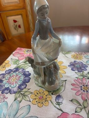 Lladro Girl Feeding Bunny Rabbit EUC